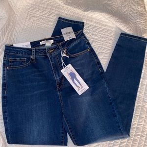 28 mid rise skinny jeans
